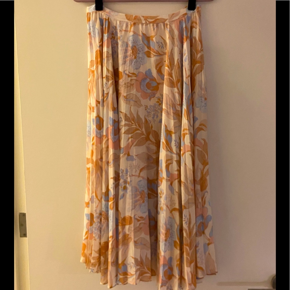 Gorgeous Vince Flirty Pleated Skirt